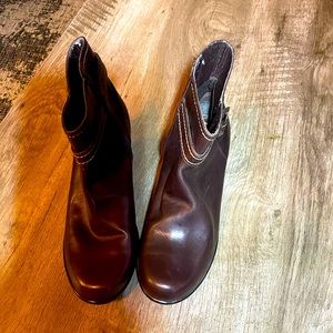 NURTURE ankle boots brown. Size 10